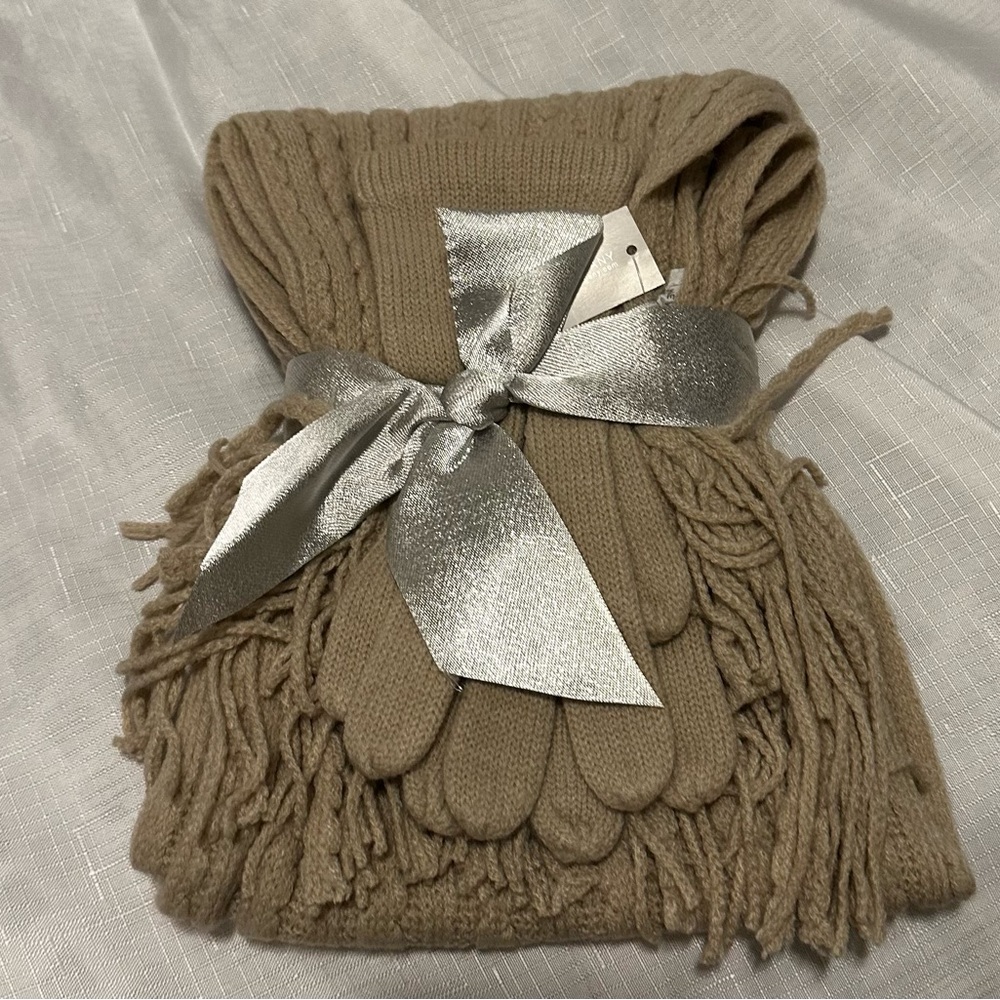 Scarf and glove set